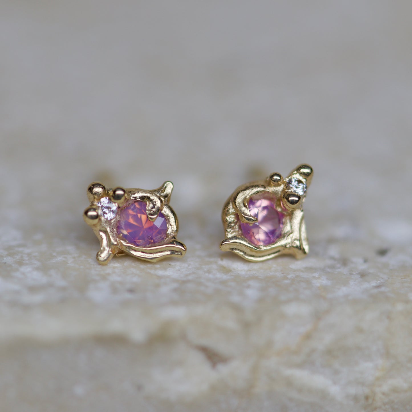 Fae ~ mini swirl single stud