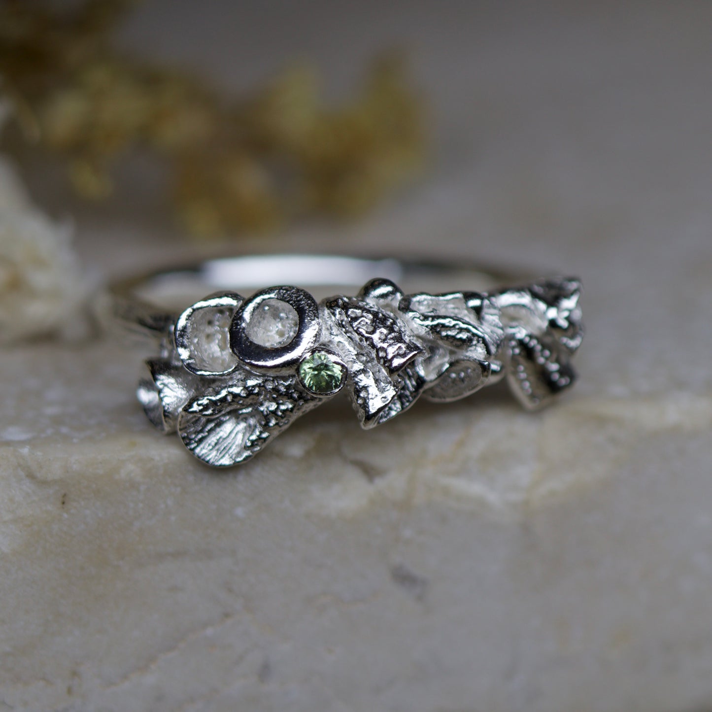 Lichen ring