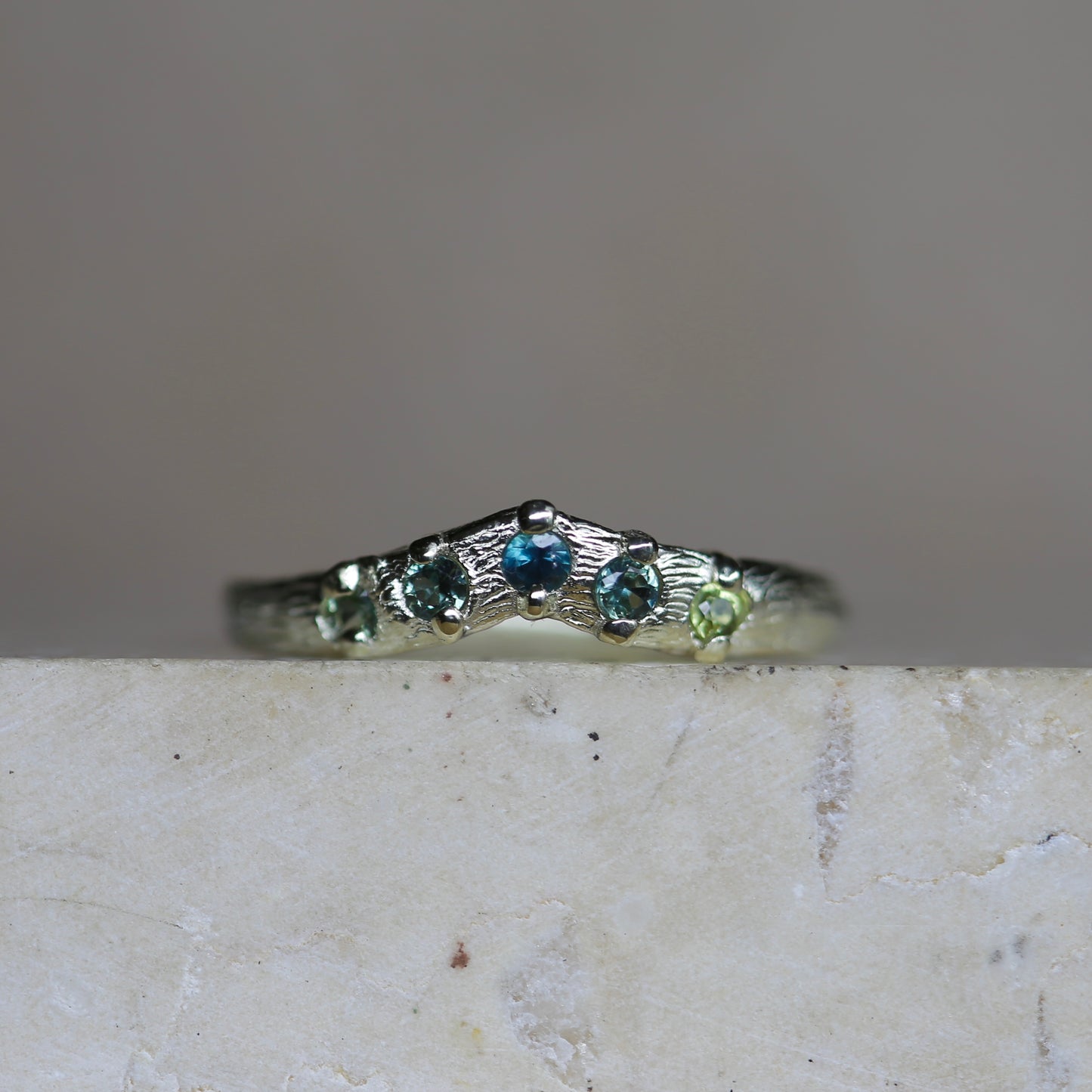 Saffir y môr ( Sea sapphire ) wishbone ring