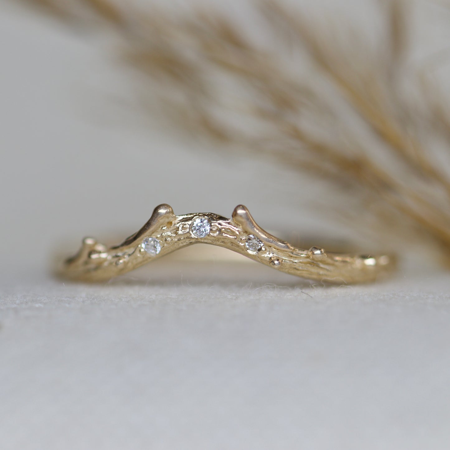 Curved woodland band