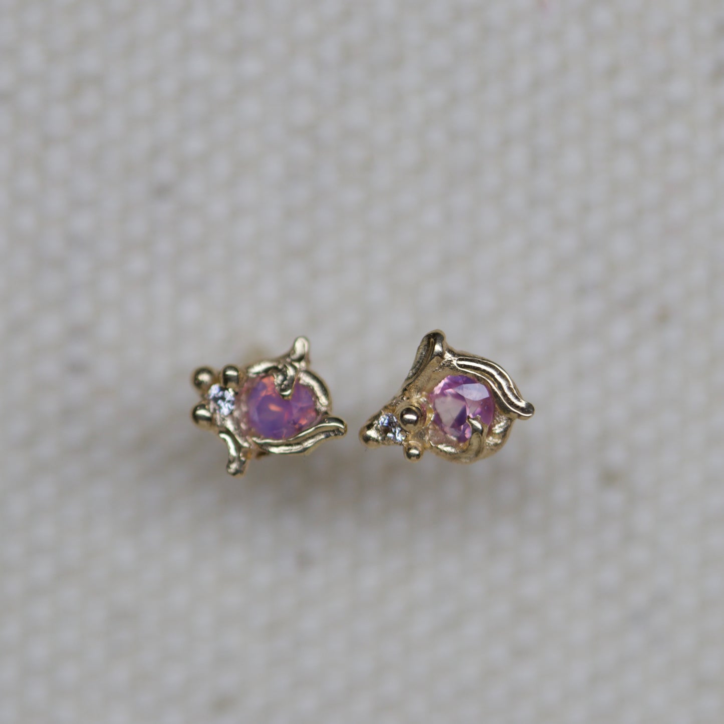 Fae ~ mini swirl single stud