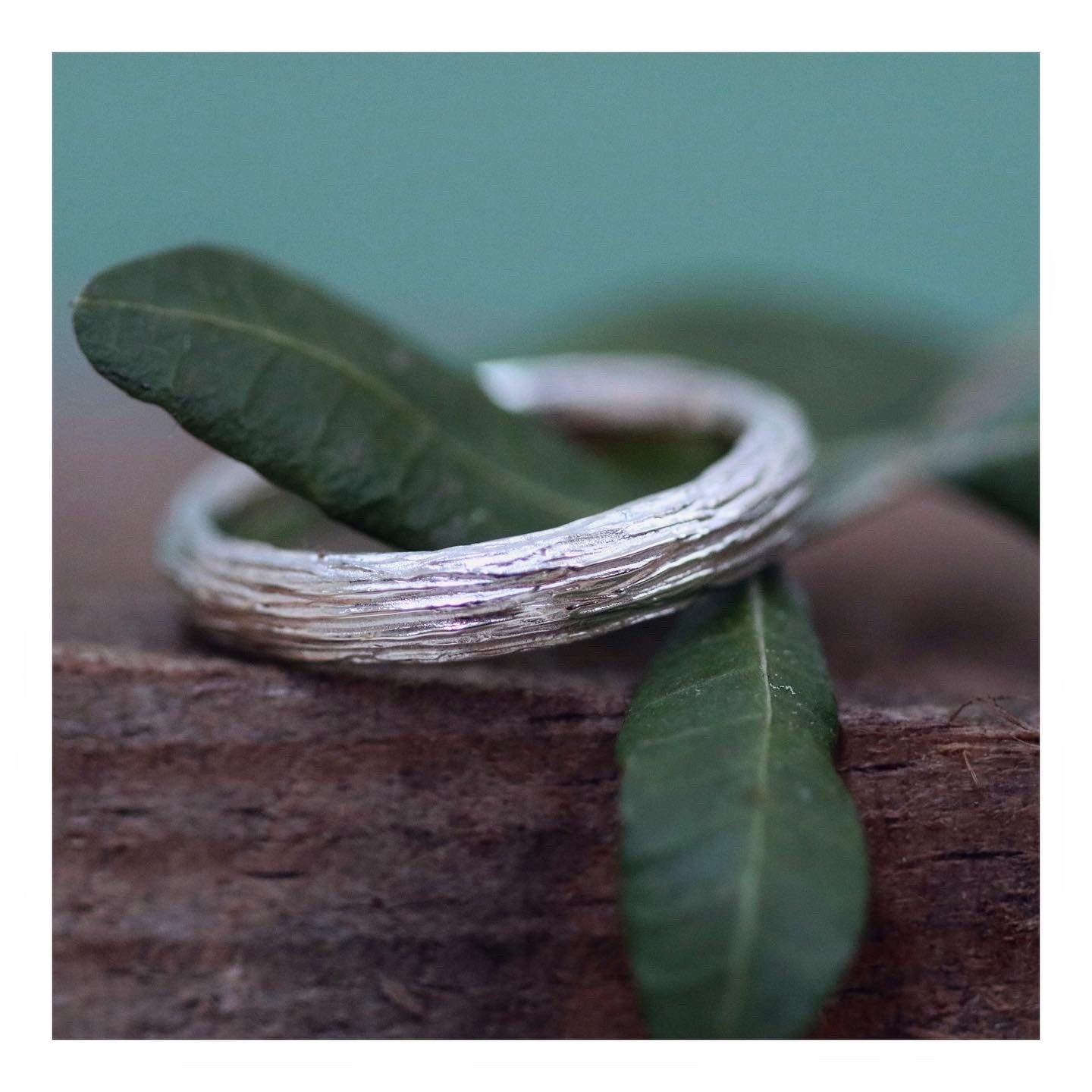 Textured wedding band set