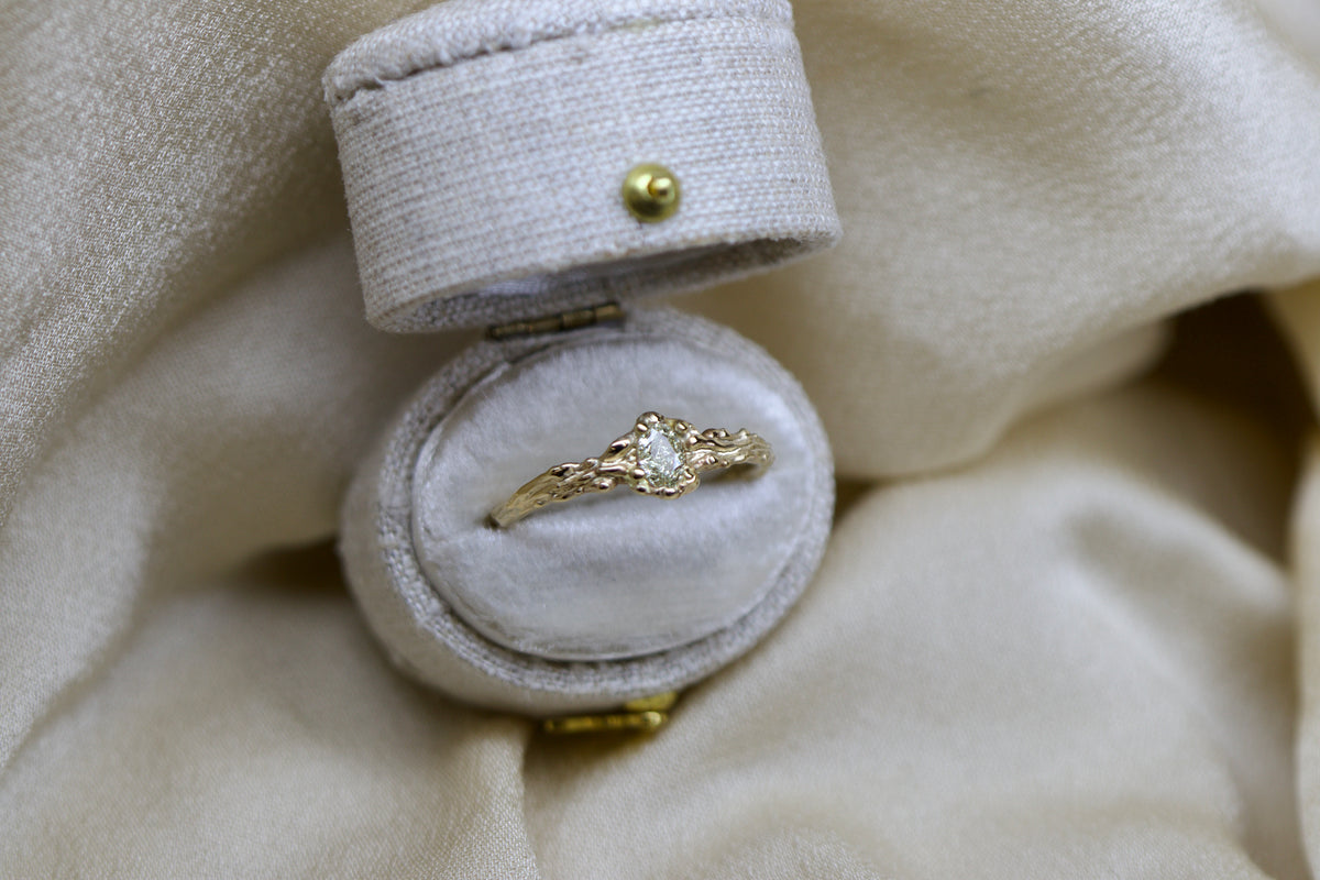 Bladder wrack diamond solitaire ( ready to ship )