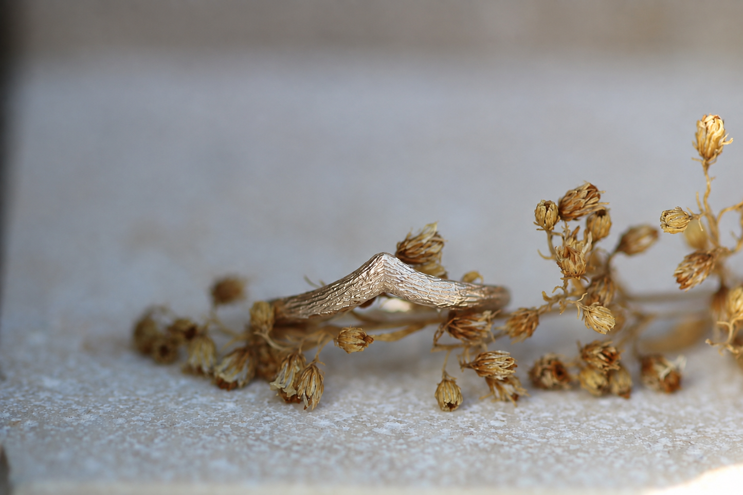 Plain textured wishbone